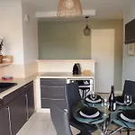 Apartment Lumineux 3 Pieces A 350m Du - Quartier Imperial Albigny *